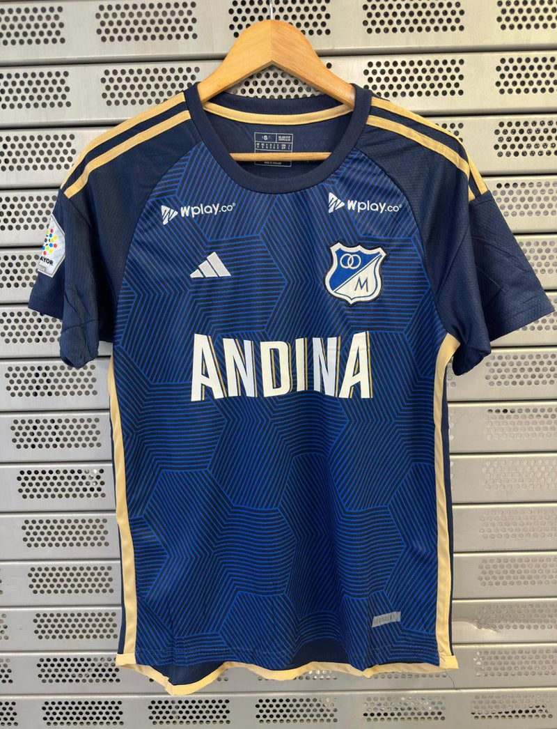 </span><span style="color:red"><b>🛍️¡ÚLTIMAS UNIDADES!🛍️</b><span style="color:black"><b> Camiseta Millonarios </b></span><span style="color:red"><b> ¡compre 2 y obtenga un 50% de descuento en la segunda unidad!</b></span>